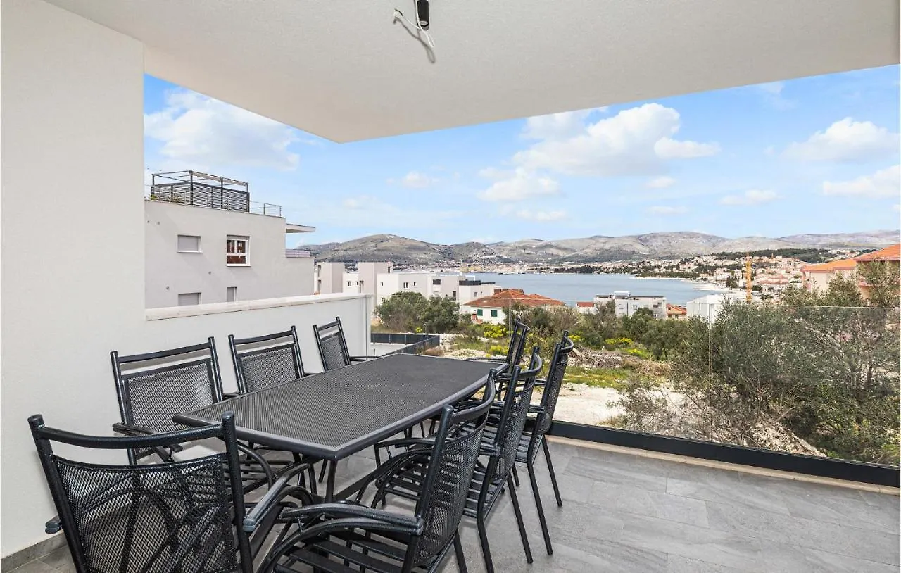 Cozy Apartment In Okrug Gornji With Kitchen Trogir