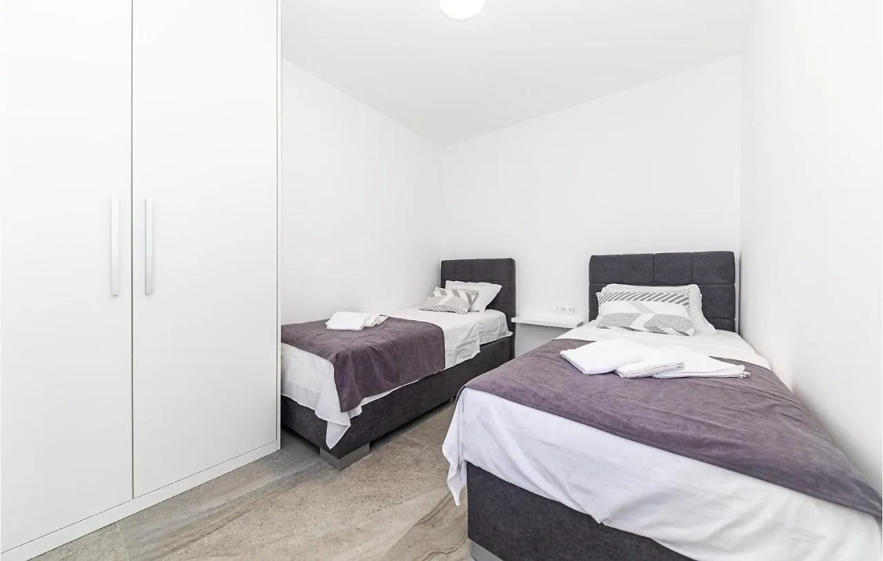 Cozy Apartment In Okrug Gornji With Kitchen Trogir Croatia