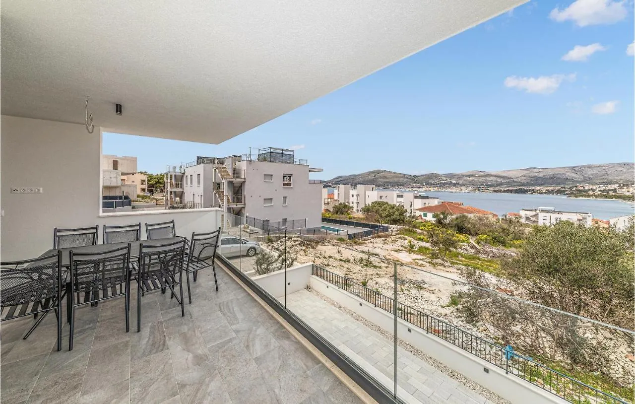 Cozy Apartment In Okrug Gornji With Kitchen Trogir