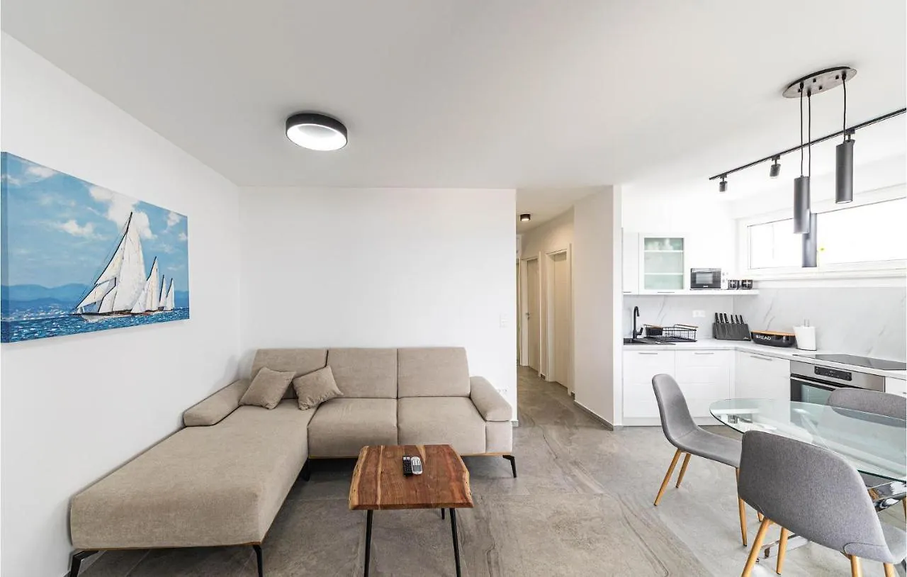 Cozy Apartment In Okrug Gornji With Kitchen Trogir Croatia