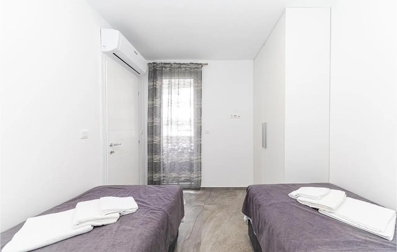 Cozy Apartment In Okrug Gornji With Kitchen Trogir 0*,  Croatia