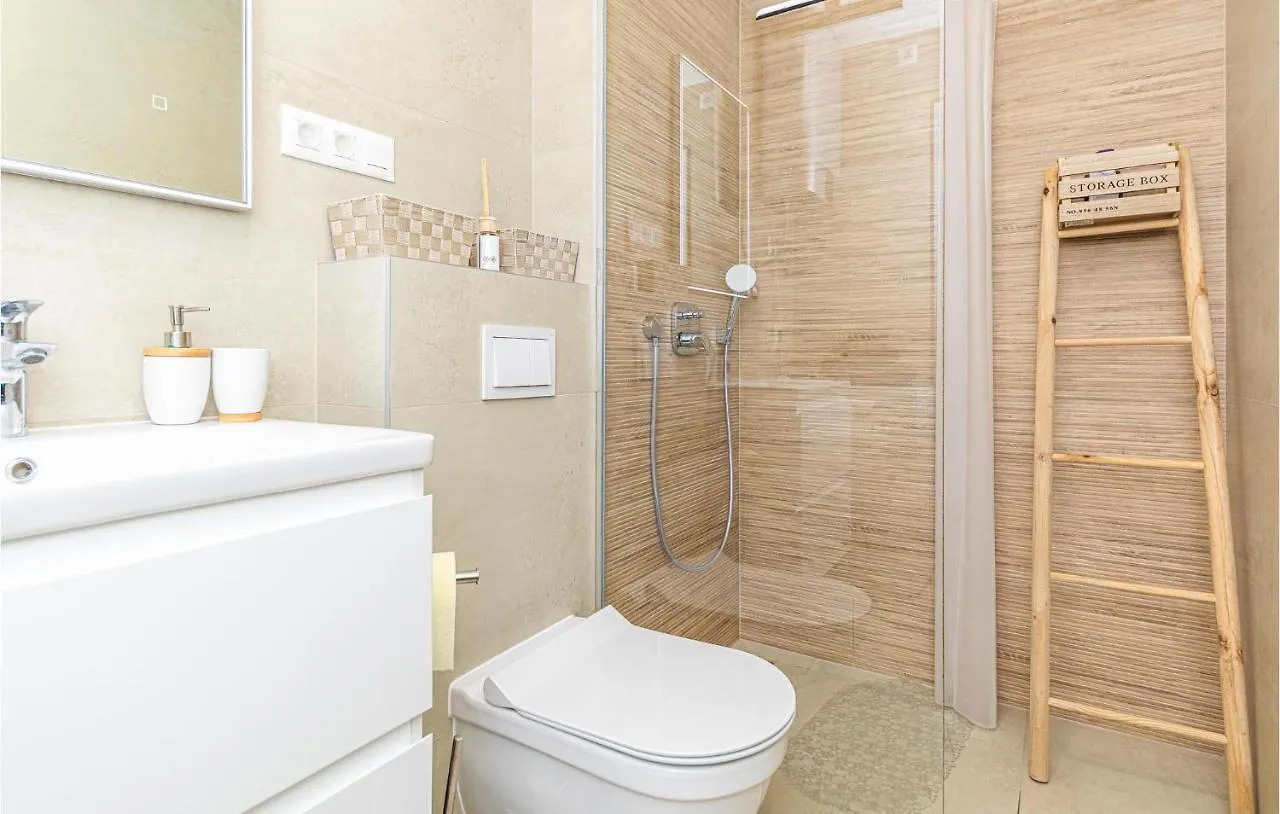 Cozy Apartment In Okrug Gornji With Kitchen Trogir